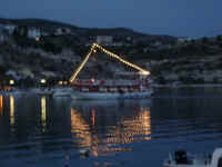 boat-Georgis-light4-Samos-w.jpg (36730 byte)